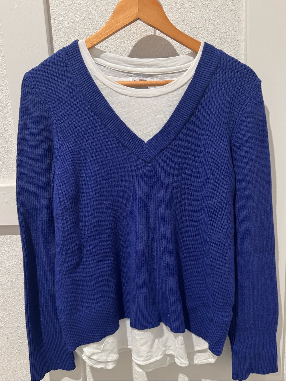 New! Evereve Vienna V-Neck Twofer Sweater
Heathered Cobalt Blue